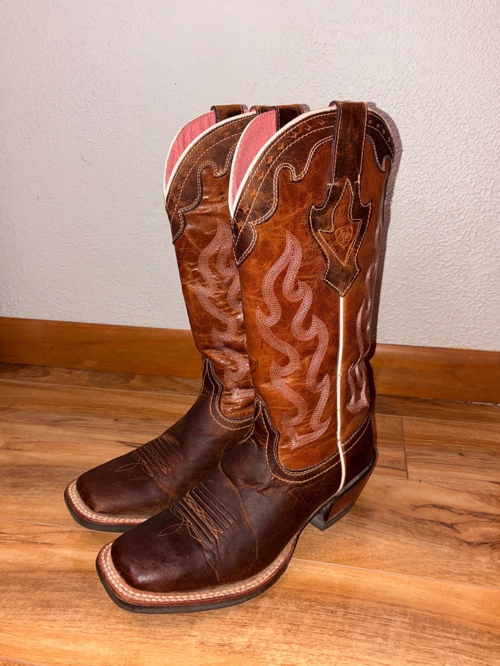 Ariat Women’s Crossfire Caliente Western Cowboy/Cowgirl Boots- size 5.5 B